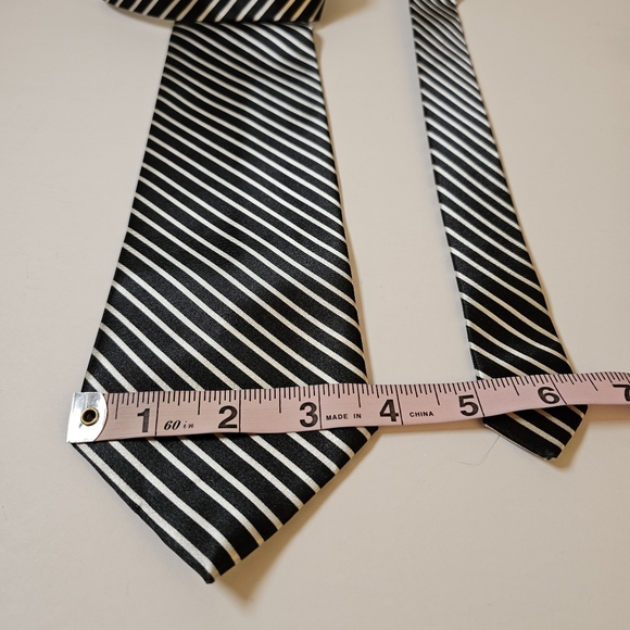 Benchi black and white stripe men's tie - Picture 4 of 6